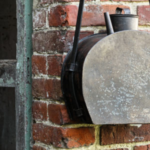 Rare ancien bidon a sangle - huile - essence - militaria - industriel