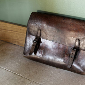 Petite sacoche - cartable en cuir de qualité,