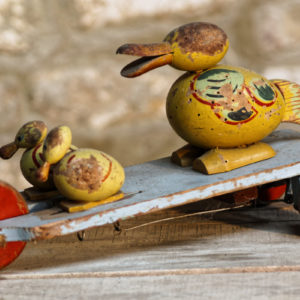 La famille canard - en bois à roulettes - jeu de plancher à tirer