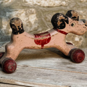 Caniche en bois à roulettes, rose et rouge - jeu de plancher à tirer