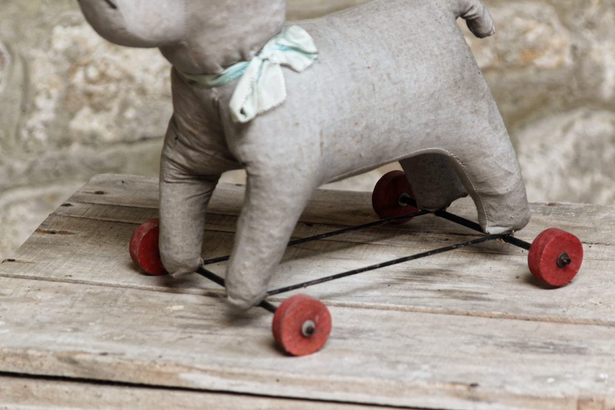 Paire de chiens à roulettes - jeu de plancher à tirer – Image 3