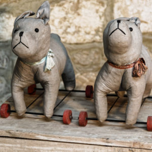 Paire de chiens à roulettes - jeu de plancher à tirer