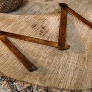 Mètre en bois et laiton