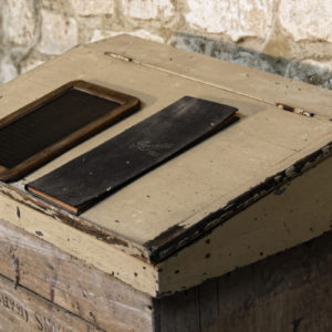 Pupitre d'écolier en bois