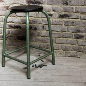 Tabouret de laboratoire en bois et métal