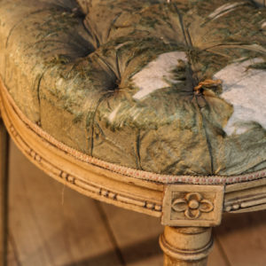 Chaise enfant capitonnée à médaillon, style louis XVI, verte