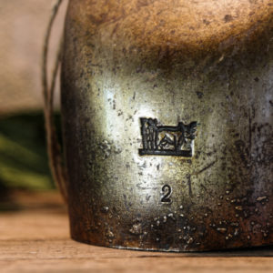 Importante sonnaille en fer forgé "La Faucille" n°2