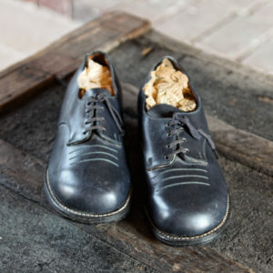 Paire de chaussures d'enfants en cuir, années 20