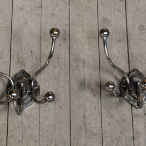 VENDU - Paire de porte manteaux en laiton chromé vintage