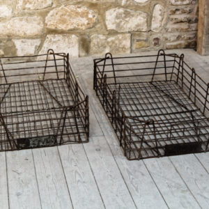 2 casiers industriels en métal tressé "Emballage consigné 20 frs"