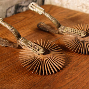 VENDU - Paire d'éperons à molettes, damasquinés XIXème siècle