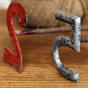 2 fers à marquer en métal n°2 et n°5