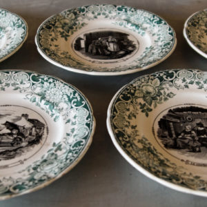 5 assiettes parlantes à dessert en faience de Sarreguemines