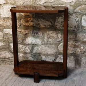 Desserte, table d'appoint art déco en noyer massif vernis