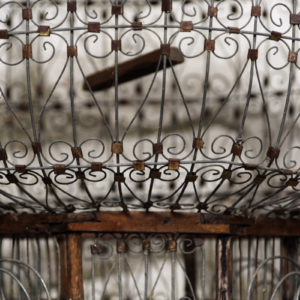 Grande cage à oiseaux ancienne