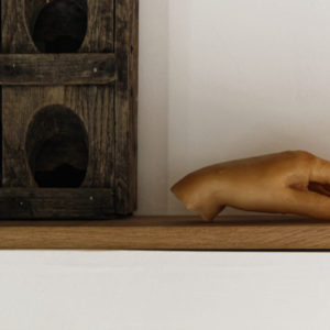 Curiosité - rare main de Victor Hugo en cire - provenance Musée Grévin