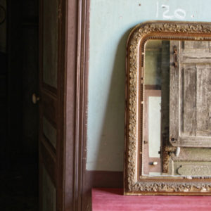 Miroir Louis Philippe en bois et stuc doré