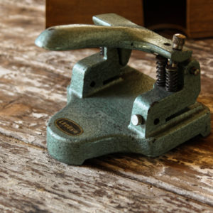 Ancienne perforeuse de bureau Leober - Années 50