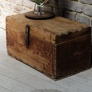 Petite malle en bois, ancienne caisse de métier