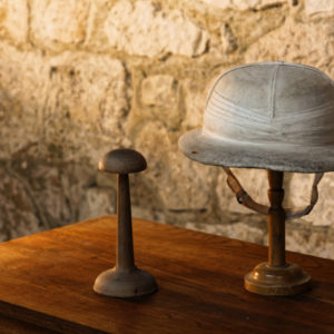 Paire de porte chapeaux