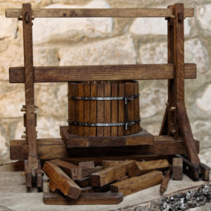 Maquette de pressoir en chêne, complet
