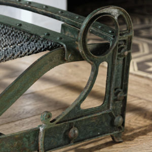 Rare lit enfant industriel en métal riveté, XIXème siècle