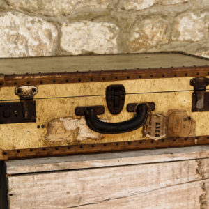 Ancienne valise en parchemin, cuir, années 30
