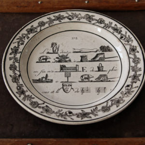 5 assiettes rébus en faience de Creil-Montereau