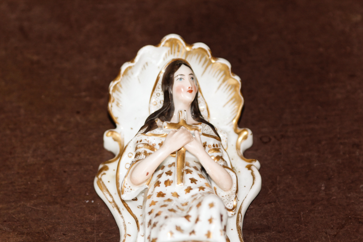 Ancien bénitier en porcelaine de vieux Paris, signé, doré à l'or fin – Image 11