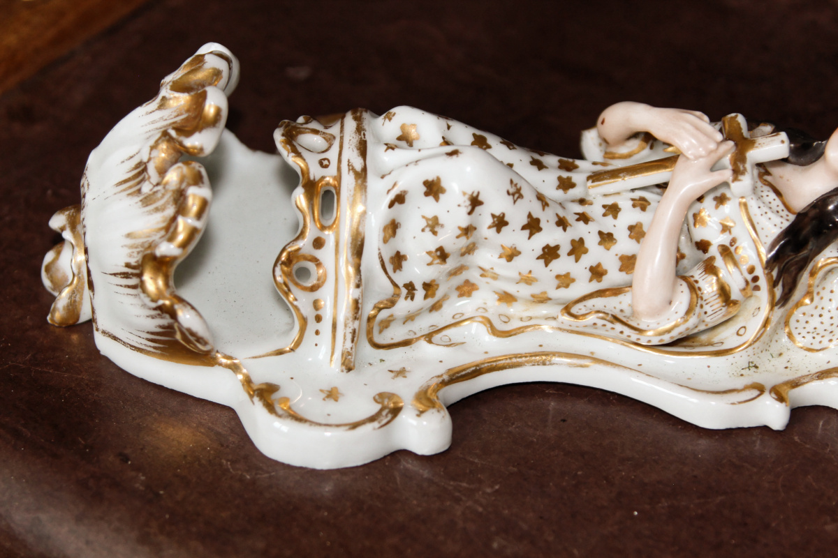 Ancien bénitier en porcelaine de vieux Paris, signé, doré à l'or fin – Image 6