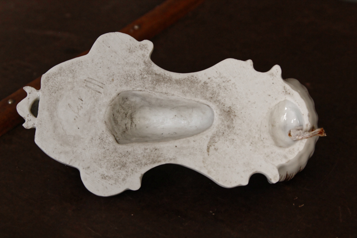 Ancien bénitier en porcelaine de vieux Paris, signé, doré à l'or fin – Image 4