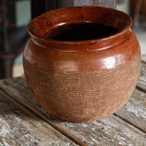 Poterie lobi aux décors géométriques finement incisés