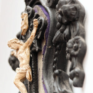 Crucifix bénitier, bois et stuc noirci, Napoleon III