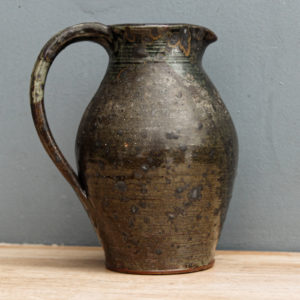 Pichet en grés pyrité, signé Lahaye