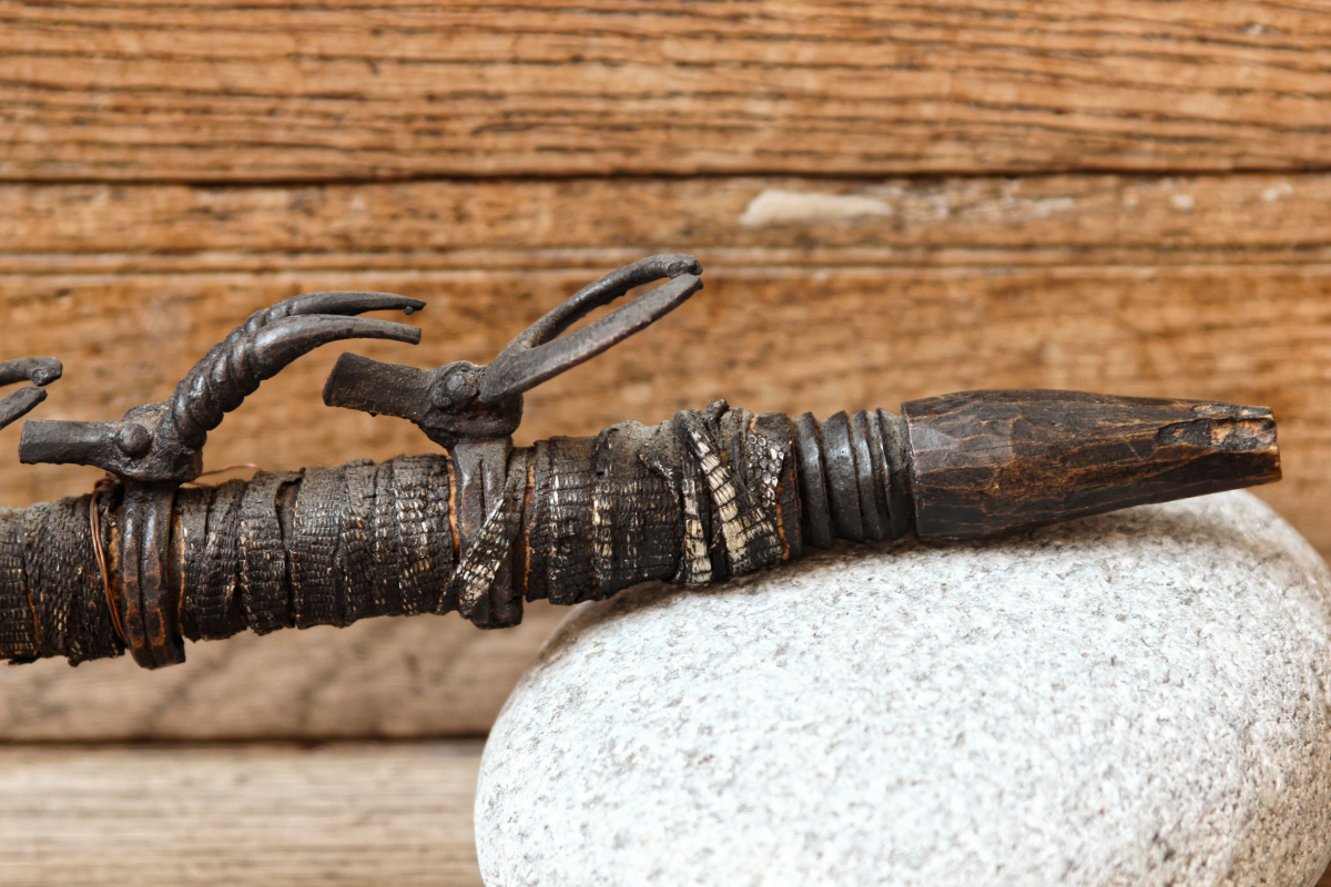 Pipe Senoufo - Côte d'Ivoire - Bois, bronze, peau de serpent – Image 4