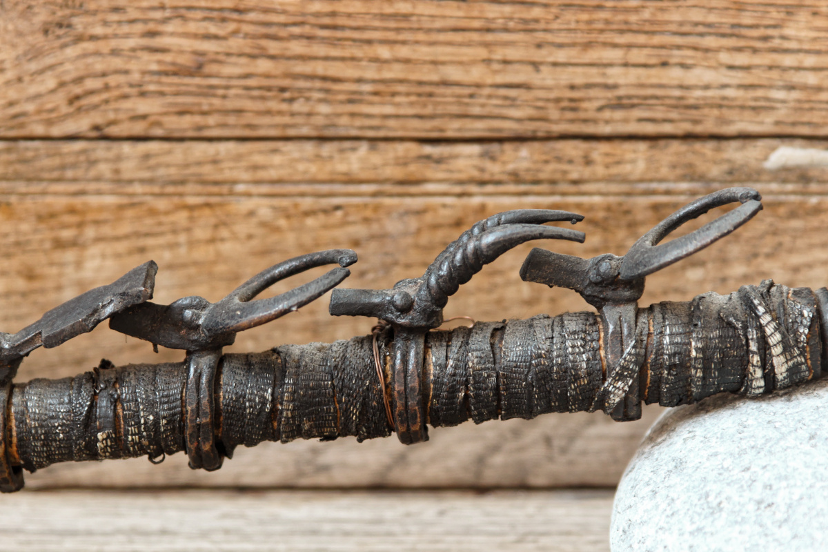 Pipe Senoufo - Côte d'Ivoire - Bois, bronze, peau de serpent