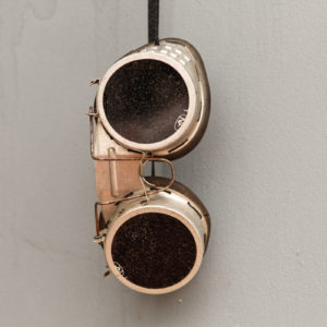 Ancienne paire de lunettes de soudeur