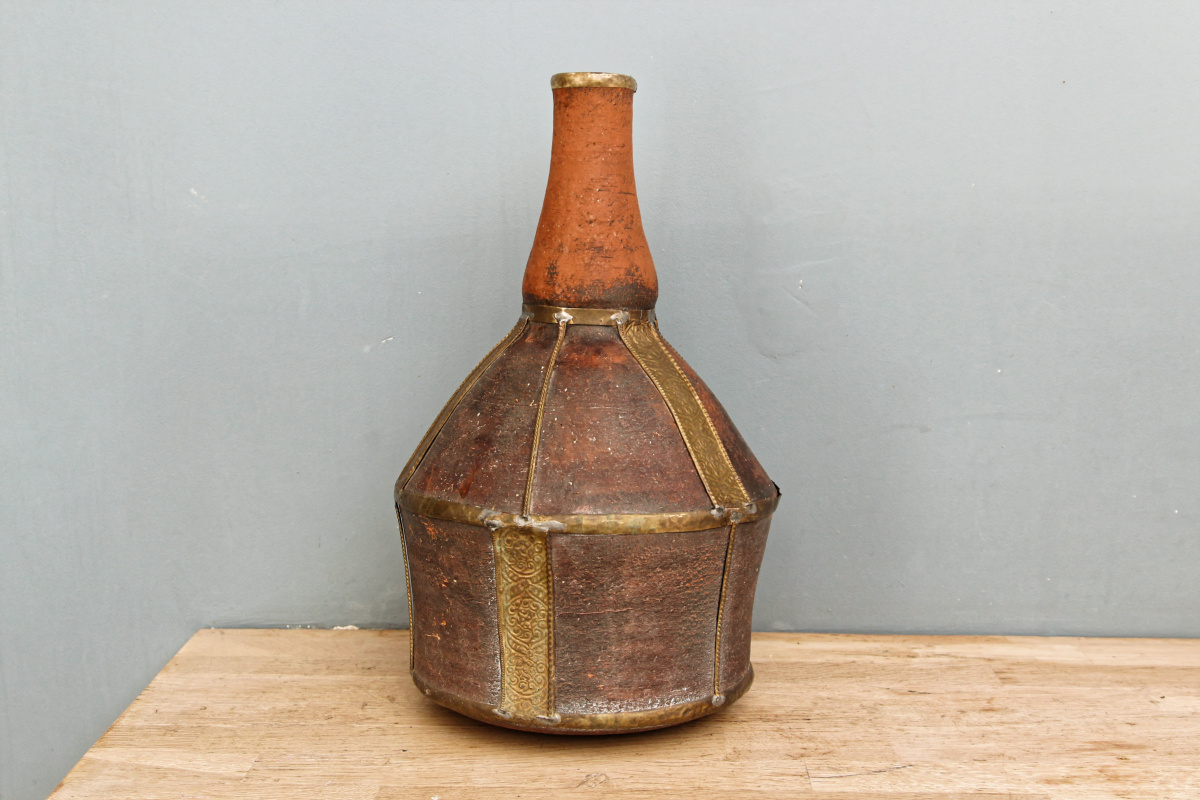 Ancienne bouteille - terre cuite et laiton – Image 8