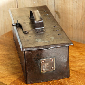 Caisse à outils industrielle - metal riveté