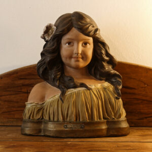 Buste en plâtre "Rose de Mai"