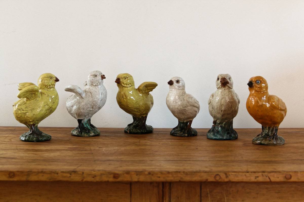Lot de 6 poussins en majolique - origine Bavent