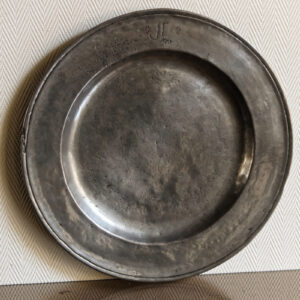 Plat en étain - 17ème siècle